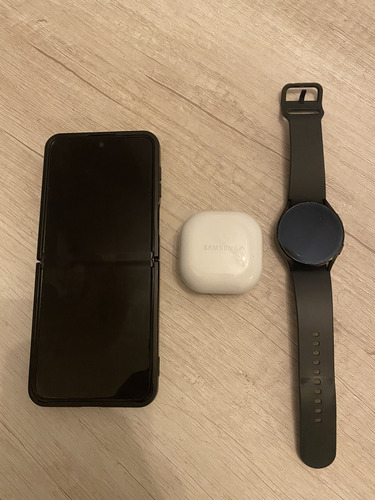 Combo Samsung Galaxy Z Flip 4 + Galaxy Watch 4 + Buds 2