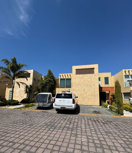 Casa Venta Residencial Una Calle Atrás Paralela A Ave. Tecnológico, A 3 Min De Ave Las Torres Y La Estación Del Tren El Insurgente Estación Metepec. - Imagen 3