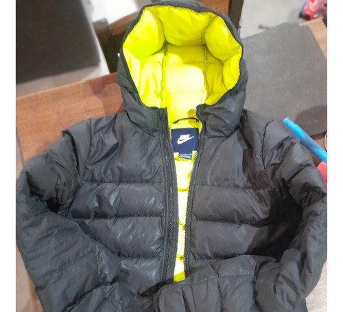 Campera De Plumas Nike. Impermeable.  100% Pluma.talla S. 