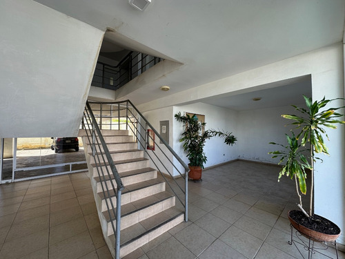 En Venta Hermoso Apartamento En Urbanismo Privado En Coro - Imagen 4
