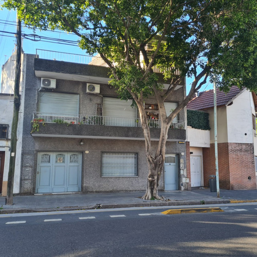 Floresta, Moron N° 4715, P.b.  3 ; Amplio Tipo Casa 5 Amb. Con Patio Y Terraza