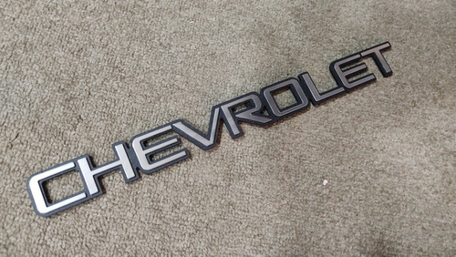 Emblema Letras Chevrolet Cheyenne Compuerta Tipo Original Foto 3