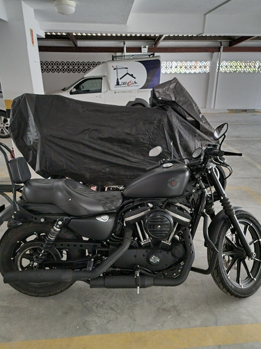 HARLEY-DAVIDSON  IRON 883 