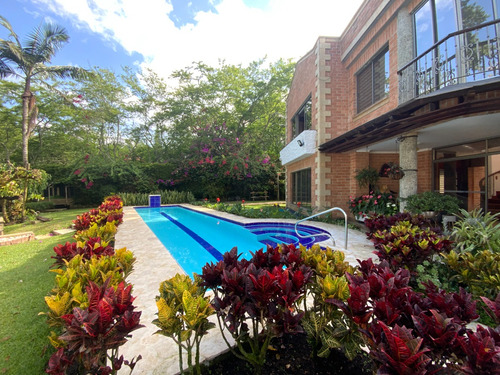 La Casa Más Hermosa Del Escobero Envigado Con Piscina!