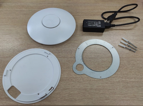 Access Point Indoor Ubiquiti Unifi Uap-ac-lr Branco - Usado