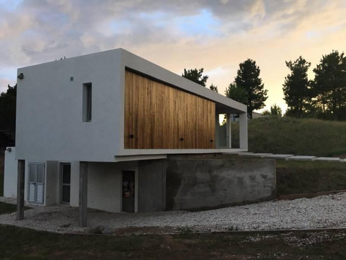 Casa En Venta Costa Esmeralda, Cuatro Dormitorios, Barrio Deportiva. - Imagen 3