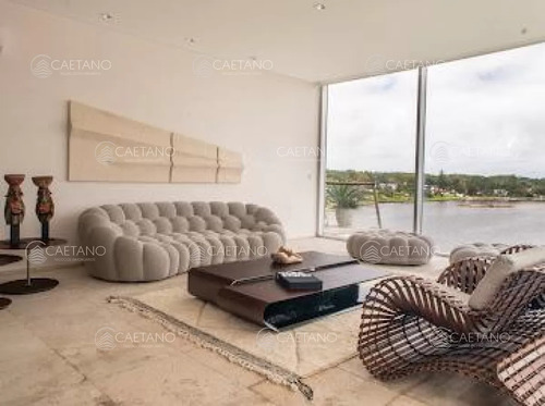 Venta Apartamento 3 Dormitorios. La Barra Punta Del Este