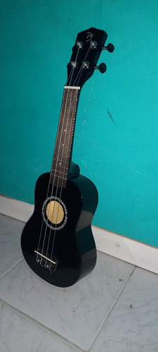 Ukelele Negro, Marca Dy