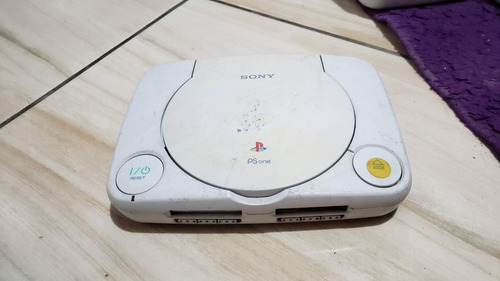 Playstation 1 Psone Só O Aparelho Sem Nada. Não Leu Os Jogos. 652. A32