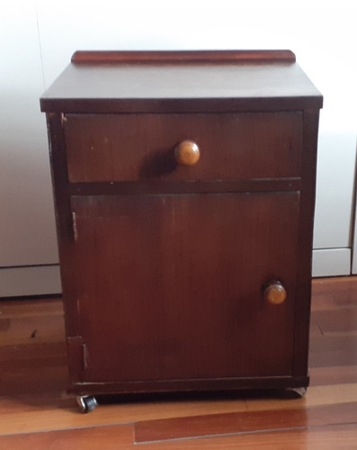 Mesa De Luz Antigua De Madera Cajón Y Puerta