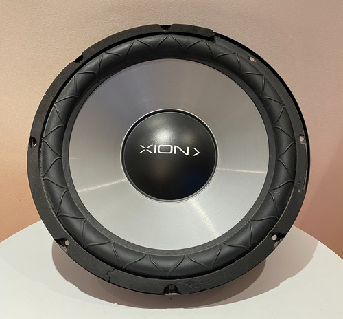 Subwoofer Xion Xi-s12 12  600w Con Caja Acústica Alfombrada