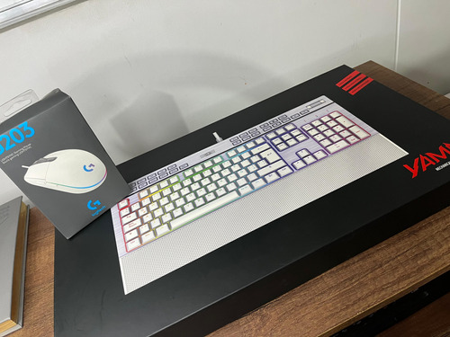 Teclado Gamer Redragon Yama K550 Qwerty Outemu Purple