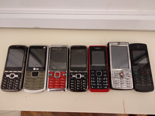 Lote De 7 Telefones Celulares Com Defeito (4 Ligam, 3 Não)