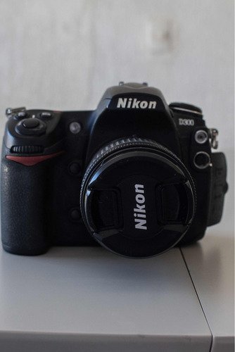 Nikon D300 + Lente Nikon 18-55mm + Kit (usado)
