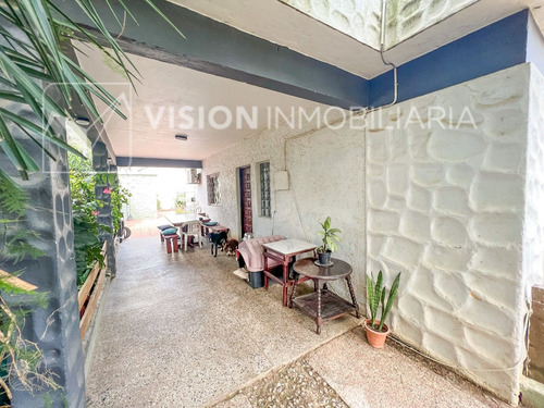Inversores: Venta De Casa Con Renta Las Toscas Sur 97 M2: 3 Dormitorios 2 Baños Completos Piscina Parrillero Jardín Fondo Depósito Cerco. Propiedad Horizontal, Totalmente Independiente. 275 M2 Terreno - Imagen 2