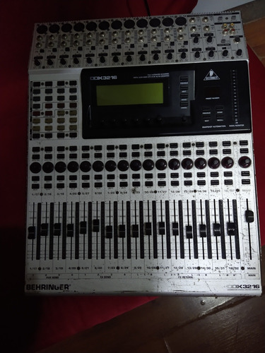 Mezcladora Digital Behringer 