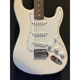 Guitarra Fender Standard Stratocaster - Mexicana - Artic Whi