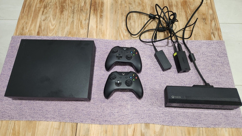 Xbox One X + Kinect 2 + 2 Joystick + Adaptador - Poco Uso