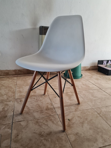 4 Sillas Eames Usadas