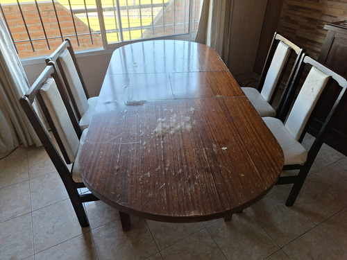 Mesa Con 4 Sillas De Madera, Usado