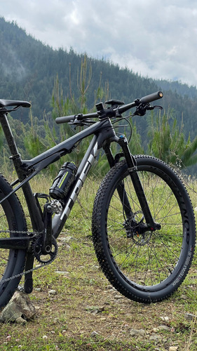 Bicicleta Trek Supercaliber 9.8 2022 Full Carbono Doble