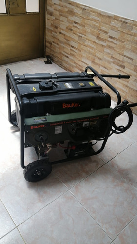 Planta Eléctrica A Gasolina 8.0 Kw 110v  25 Lt Marca Bauker