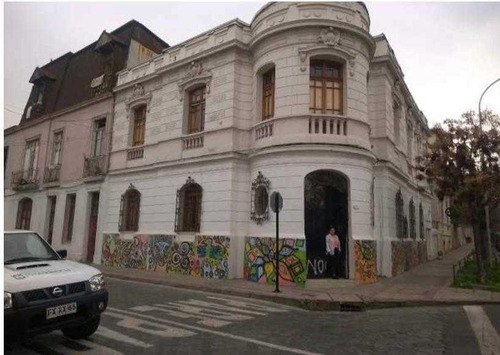 Gran Casona Erasmo Escala / Barrio Brasil.