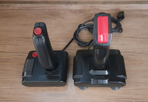 Dois Controles Compatíveis Com Atari 2600