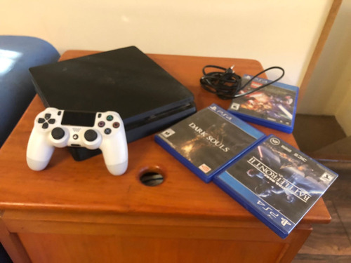 Consola Playstation 4 + Control + 3 Juegos