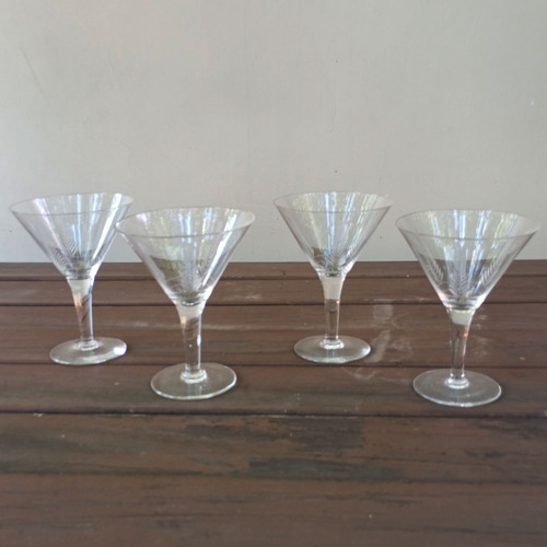 4 Taças Em Cristal Lapidados Representando Folhagens