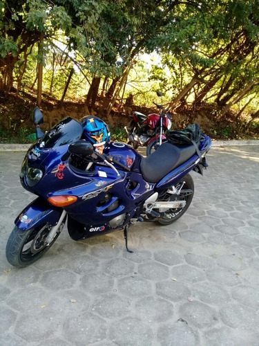 SUZUKI GSXF750