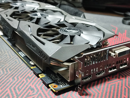 Tarjeta De Video Nvidia Rogstrix Gtx1070ti 8gb Gddr5 Gaming.