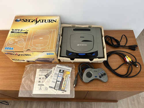 Sega Saturn Model 1, Japonês, Completo Na Caixa / Impecável / Serial Bate