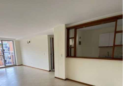 Apartamento Amplio Carlos E Restrepo 81 M2 Se Vende Central, Cerca A Jorge Robleado 