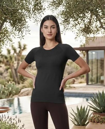 Camiseta Deportiva Entallada Sin Costura Mondetta Para Dama