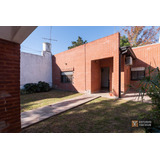 Casa En Venta - 3 Dormitorios 1 Baño 2 Cocheras - 96mts2 - City Bell, La Plata