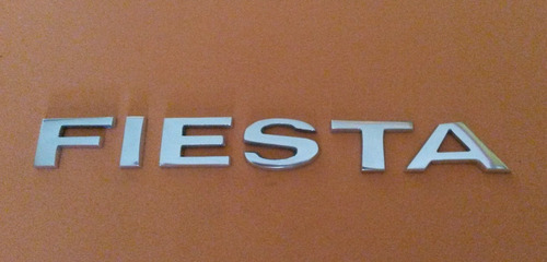 Emblema Ford Fiesta En Metal Pulido Foto 5