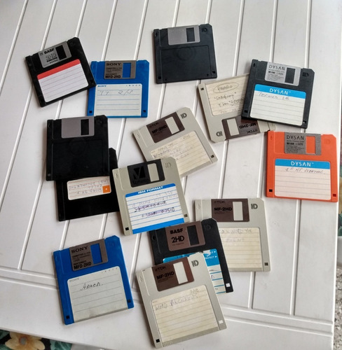 14 Diskettes 3 1/2 (3.5) Usados Con Su Caja A Revisar