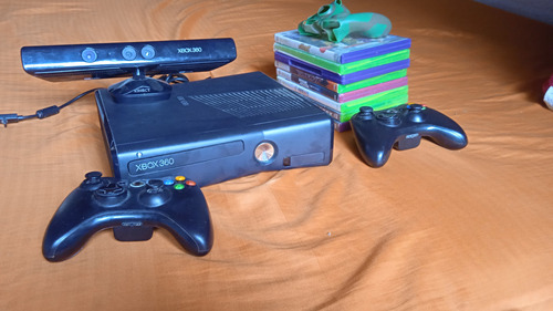 Xbox 360 Slim Rgh Con Dos Controles, Accesorios Y Juegos