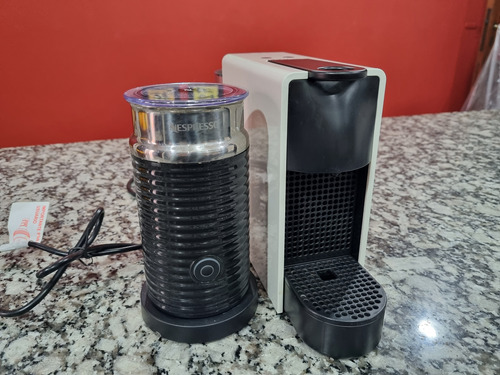 Cafetera Nespresso Essenza Mini C + Aeroccino 3 Impecable!!