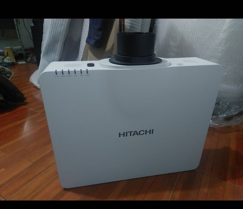 Proyector Hitachi 4200lumenes (solo Refacciones)