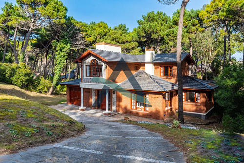 Casa 5 Ambientes Venta. Pinamar