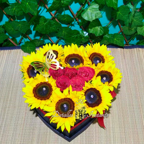 Arreglo Floral Bonito Para Cumpleaños Bogotá Rosas Y Girasol