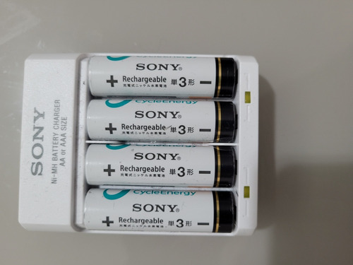 Pilhas Sony 2500ma Recarregáveis + Carregador Originais