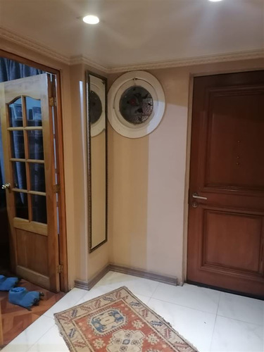 Casa En Venta De 5 Dorm. En Santiago