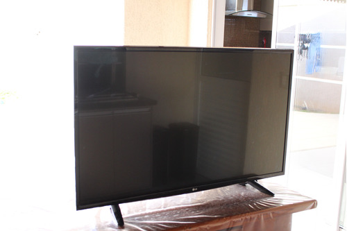 Smart Tv - Dled Full Hd 43  100v/240v - Com Defeito Na Tela