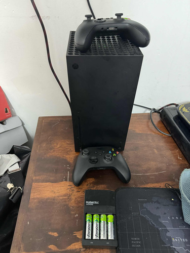 Xbox Series X, 2 Controles , Cables Y Baterías Recargables