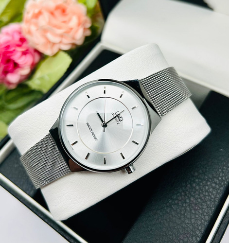 Reloj Femenino Elegante En Pulso De Acero Marca Q&q