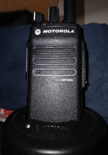 Radio Portátil Motorola Vhf Digital Modelo Dep 550e