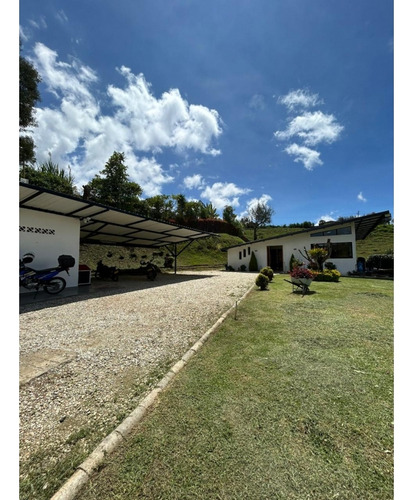 Linda Casa Finca De Lujo En Venta En El Carmen De Viboral - Imagen 2